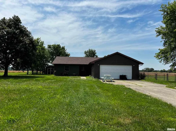6 Meadow Ln, Dix, IL 62830