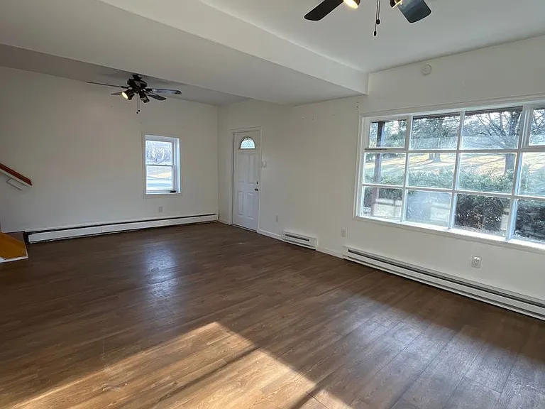 485 S Walnut St — Photo 3