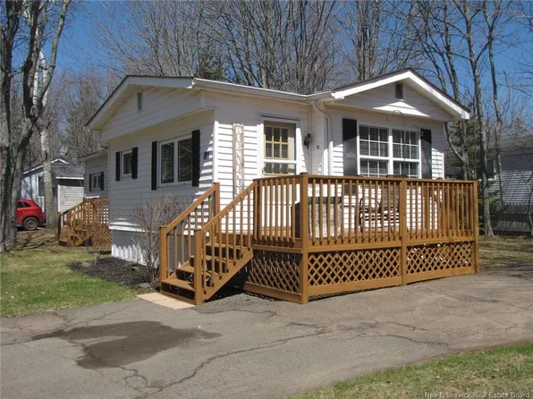 12 Pinetree St, Moncton, NB E1H 2Z6