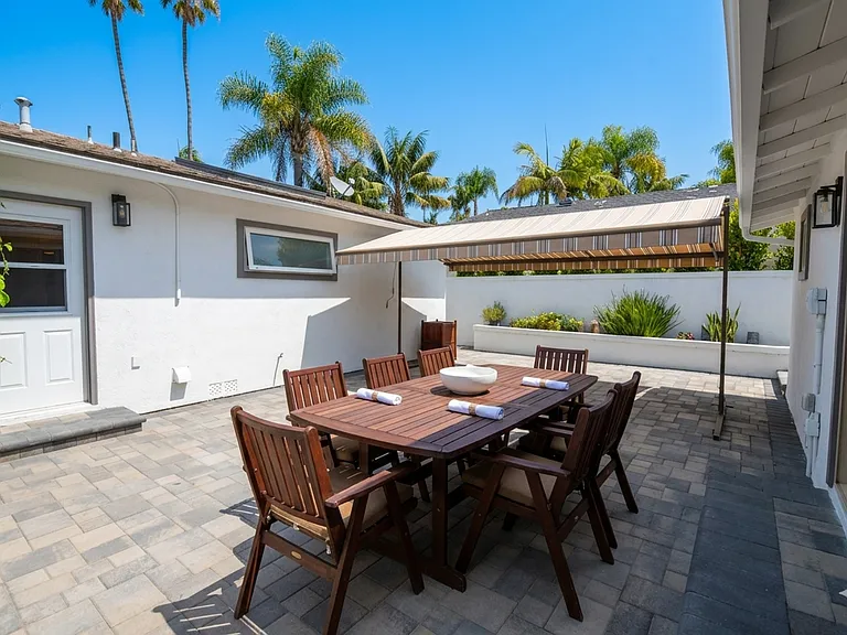 2345 S Ola Vis — Photo 4
