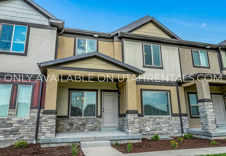 793 N 2560 E — Photo 3