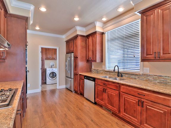 3rd image of 302 Mill Pond Dr