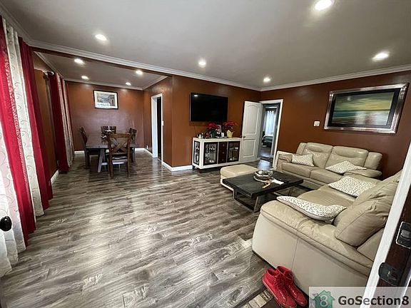 3rd image of 7306 Tujunga Ave #1