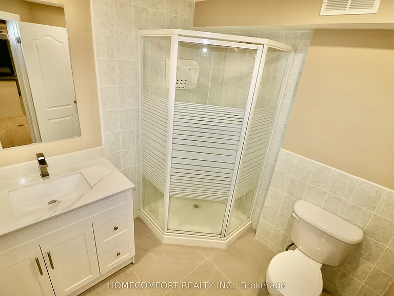 126 Gamble Glen Cres #LOWER — Photo 24