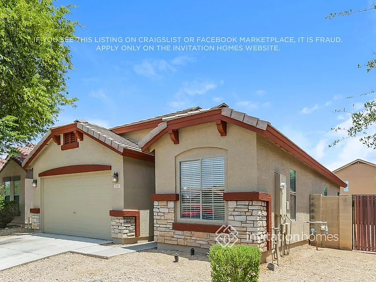 2035 S 83rd Ln — Photo 2