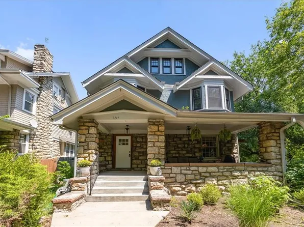 3717 Tracy Ave, Kansas City, MO 64109