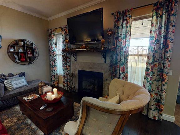 5th image of 928 N Creek Dr