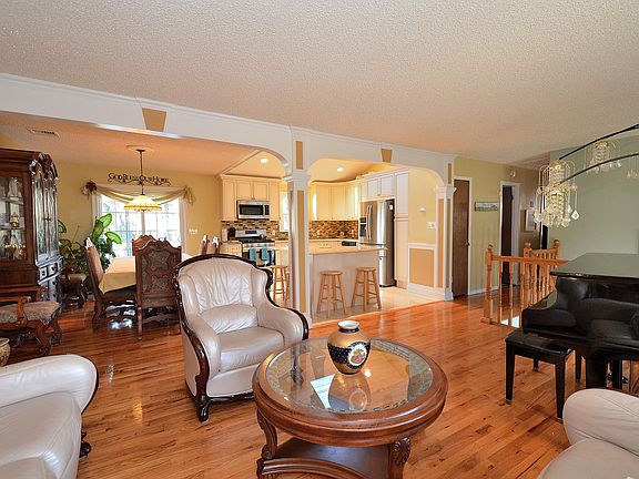 4th image of 1063 Mason Ct APT 1