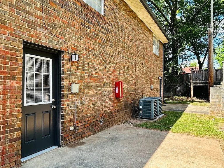 513 Toombs St — Photo 23