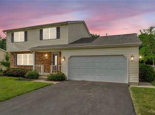 6103 Reger Dr, Lockport, NY 14094