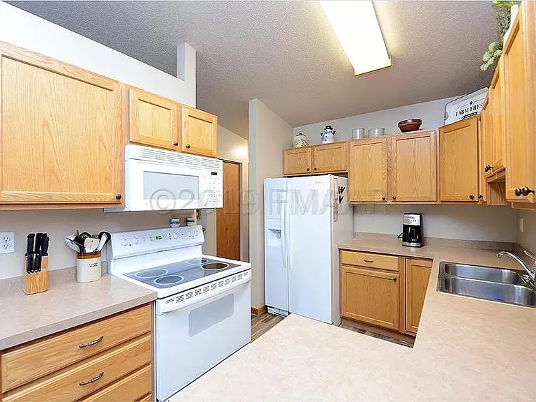 2565 Amber Valley Ct S — Photo 4