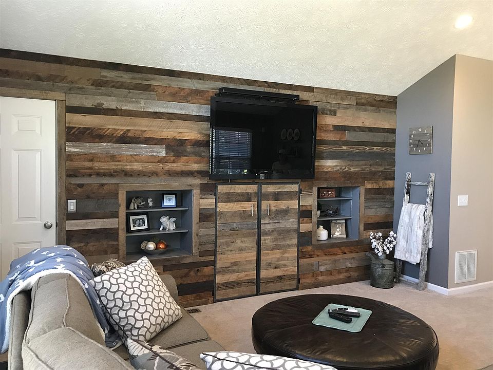 2nd image of 221 Wisteria Dr