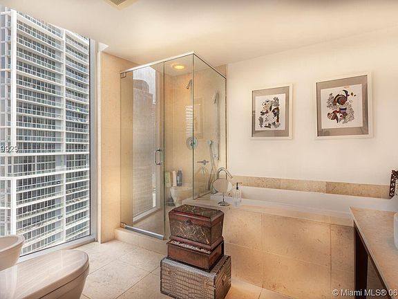 4th image of 495 Brickell Ave #2918