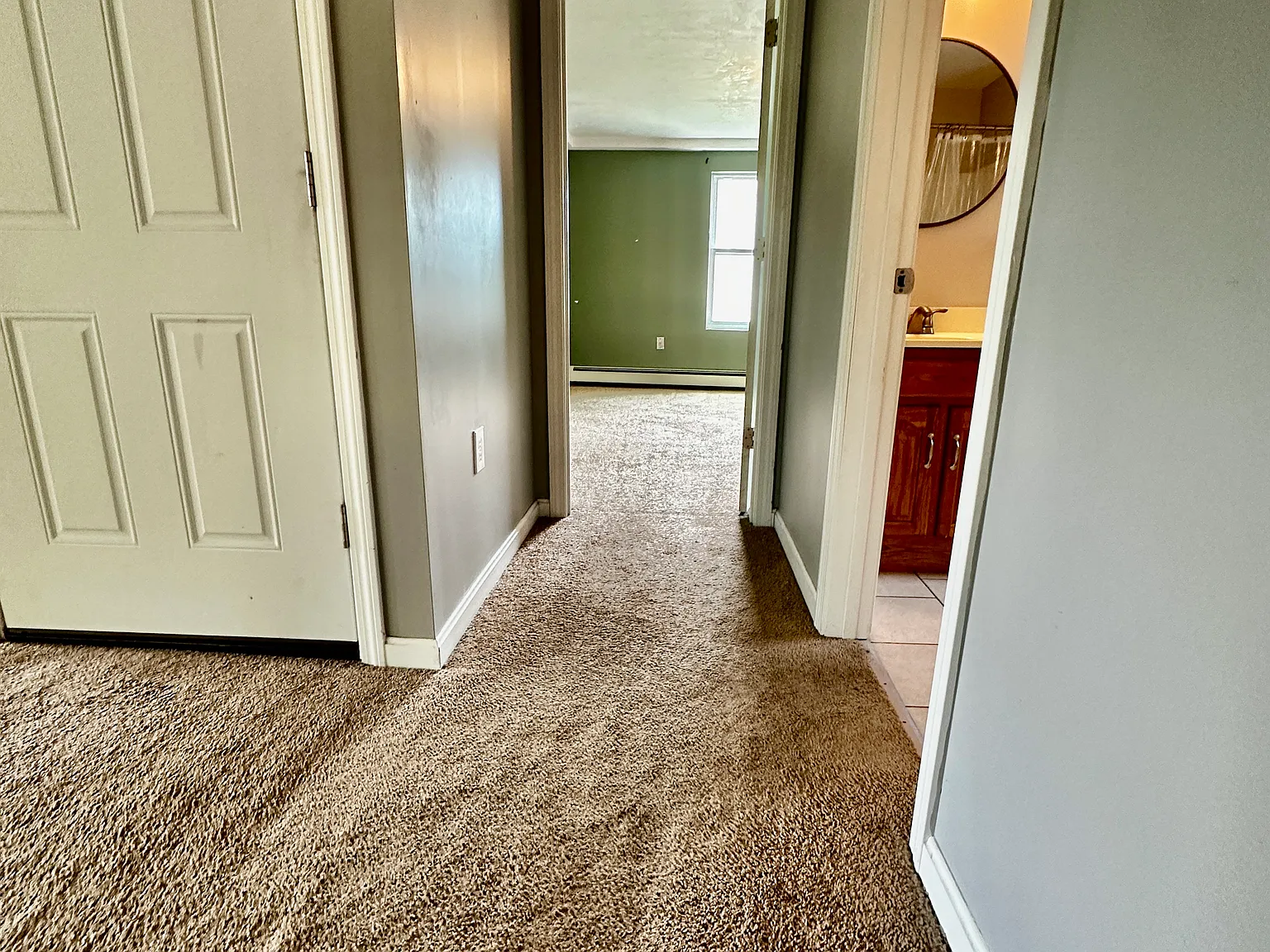 5 bed, 1560 sqft, $2,700 — Photo 4
