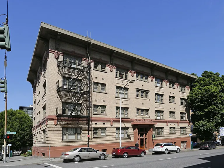 Cambrian Apartments — Photo 12