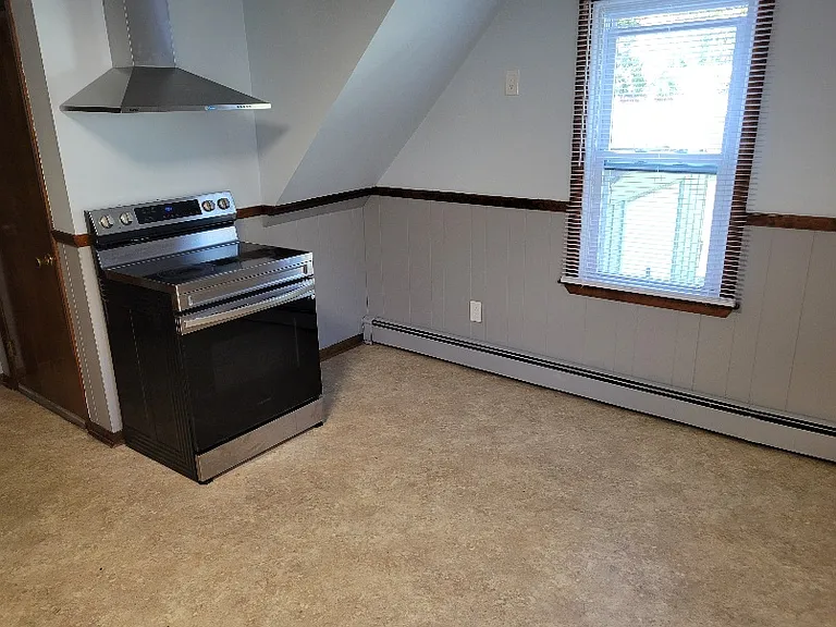 381 Young St — Photo 14