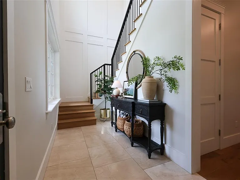2402 W Parkland Blvd — Photo 4