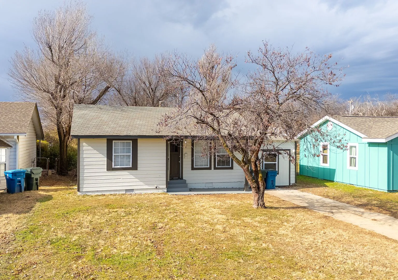 Check out this 2 bedroom home! — Photo 2