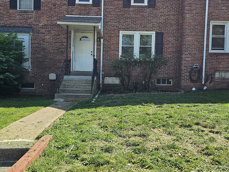 298 Diamond St — Photo 2