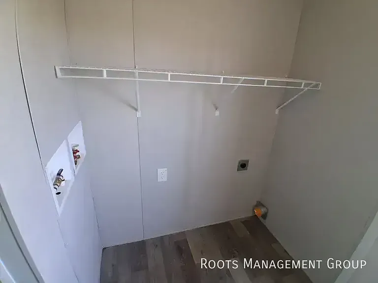 E9 Meadows Ct #E9 — Photo 12