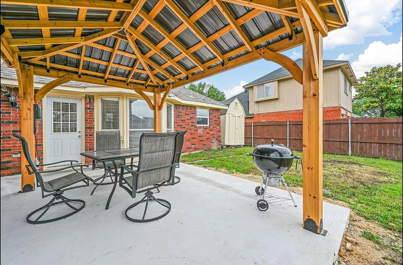4 bed, 2.0 bath, 1957 sqft, $841 — Photo 2