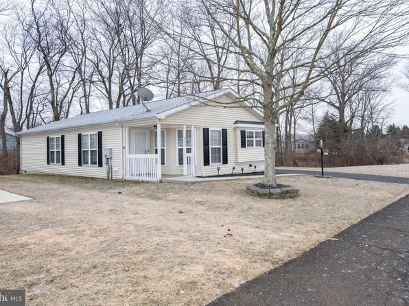 642 Silverwind Ct E #E, New Hope, PA 18938