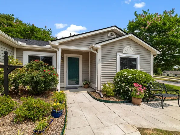 2 Hillview Dr, Greenville, SC 29615