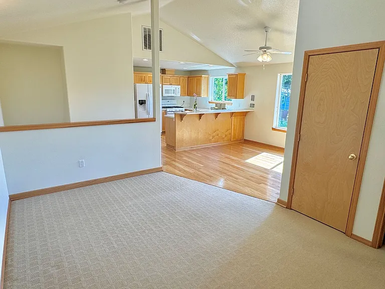 8702 NE Glisan St — Photo 5