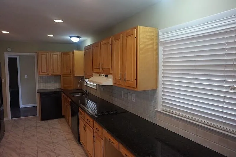 4 bed, 3.0 bath, 1973 sqft, $3,000 — Photo 3