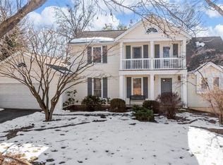 324 Summer Ridge Dr, Saint Charles, MO 63304