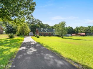 127 W Sweetwater Rd, Byhalia, MS 38611