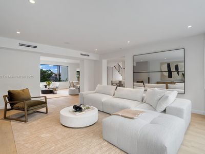 4575 N Bay Rd, Miami Beach, FL, 33140