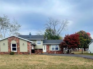 420 S Panther Dr, Lovington, IL 61937