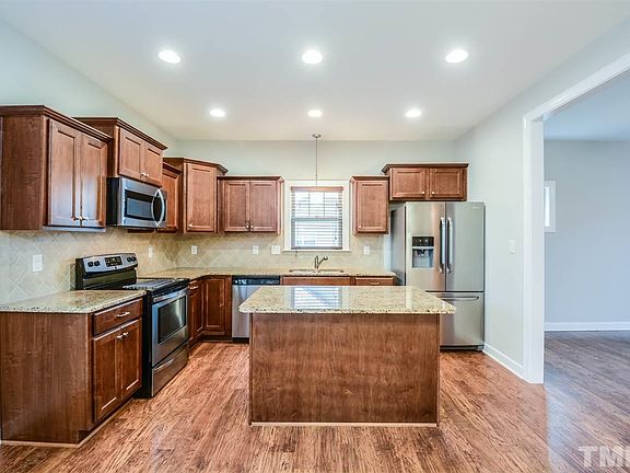 3rd image of 41 Woodglen Dr