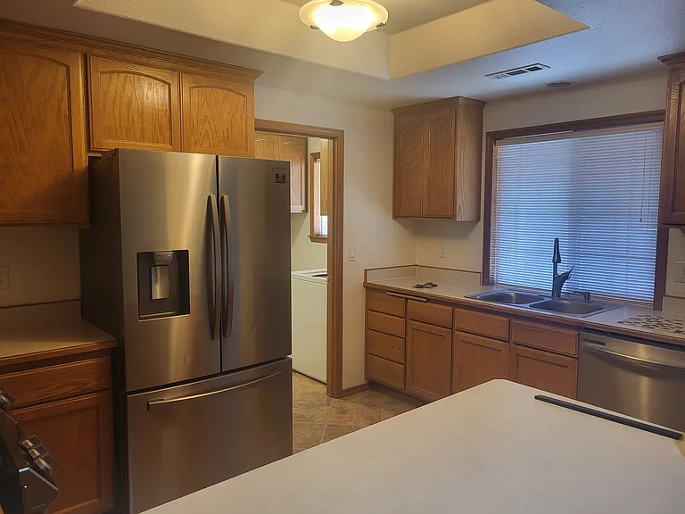 825 Amanda Way — Photo 4