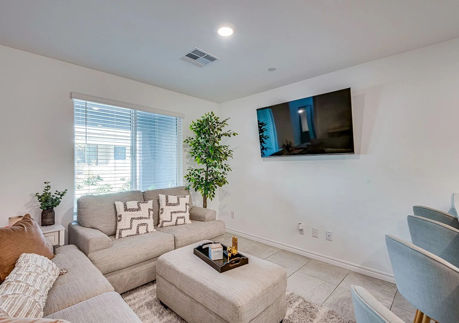 3-bedroom, 2.5-bath townhome, designed to offer the ultimate in modern comfort. — Photo 2