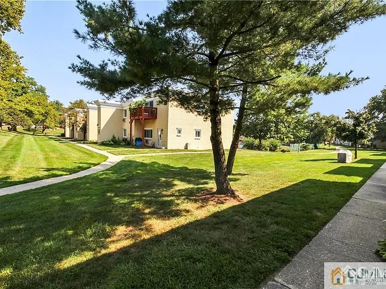 13 Lake Ave #5A — Photo 1