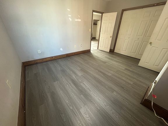 4th image of 5101-21 Walnut St #200