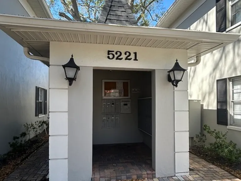 5221 Bayshore Blvd #51 — Photo 23