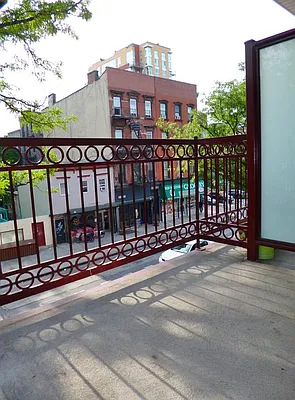 Rented by R New York | media 8