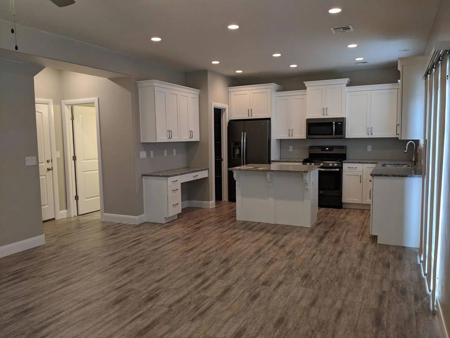 Beautiful 3 Bedroom Blackhawk Townhome — Photo 3