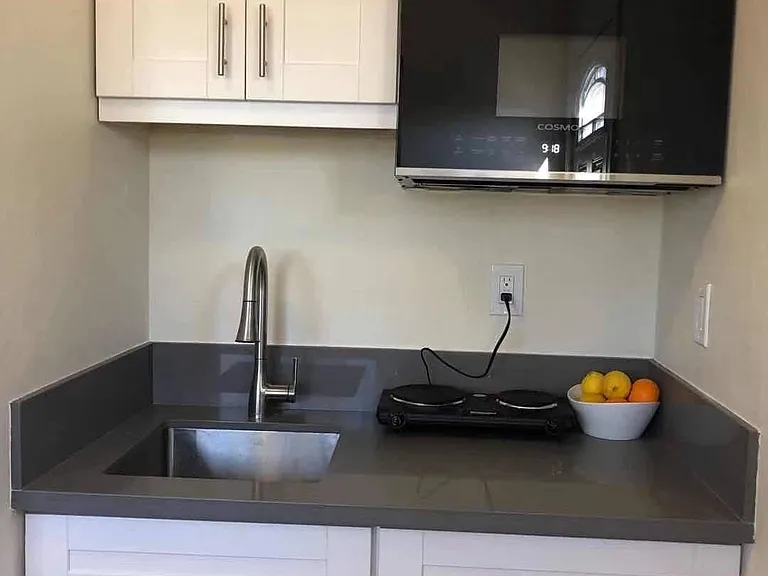 2420 Maywood Ave — Photo 10