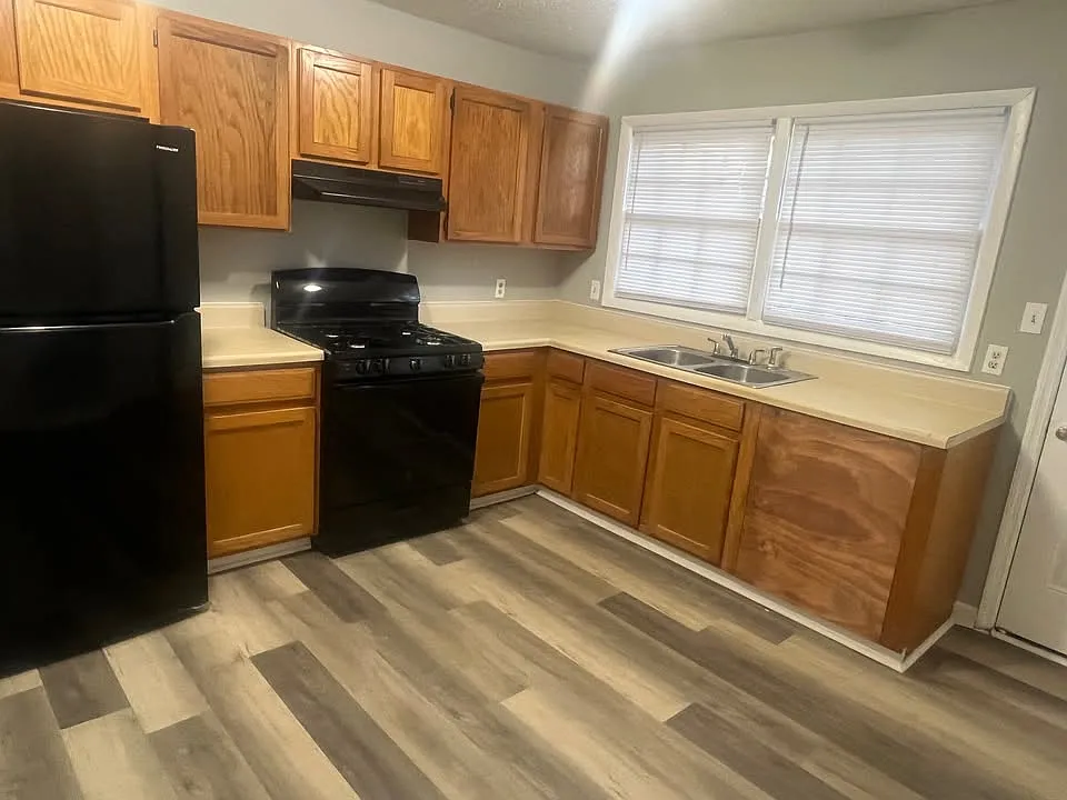 2 bed, 1.5 bath, 1035 sqft, $900 — Photo 4