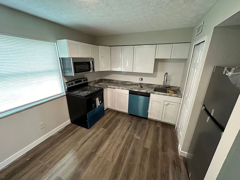 412 E 20th Ave — Photo 1