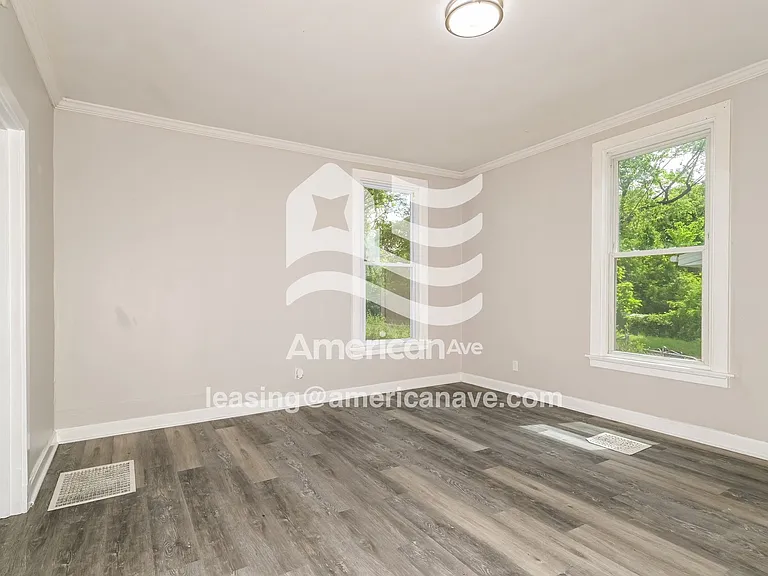 1531479_003_living_room_3.jpg