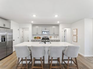 1040 Adamstown Dr, Rosemount, MN 55068