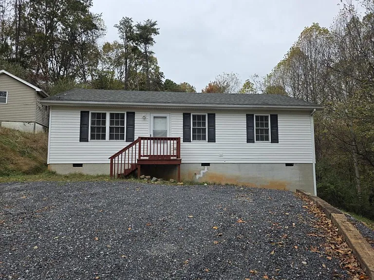 550 Reids Hill Rd — Photo 1