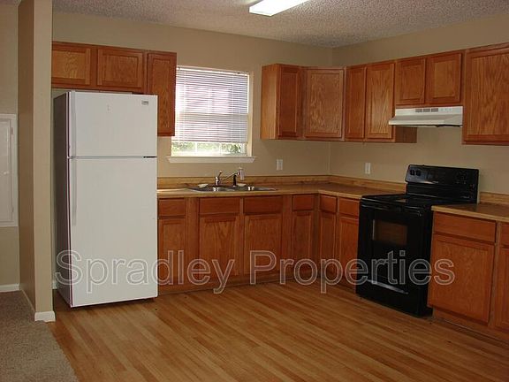 4th image of 805 E 9th Ave