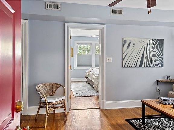 4th image of 4632 Grove Ave #U8