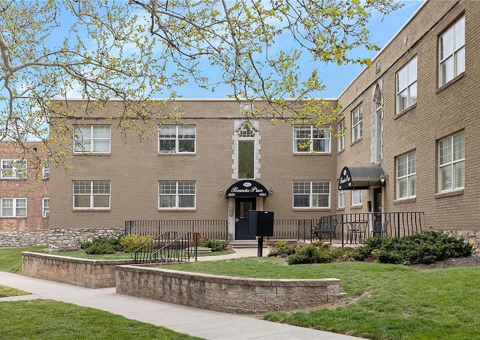 1st image of 4524 Roanoke Pkwy #7